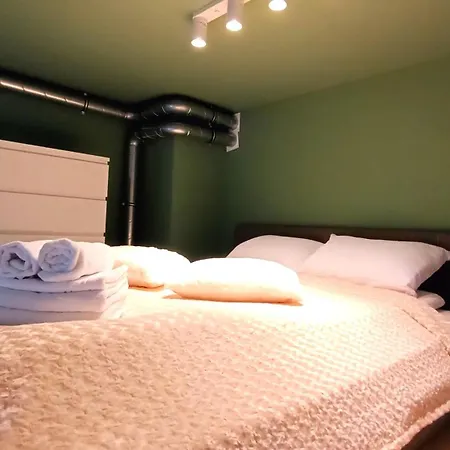 Droinvest Zarembowicza 33 Lotnisko Airport Appartement *