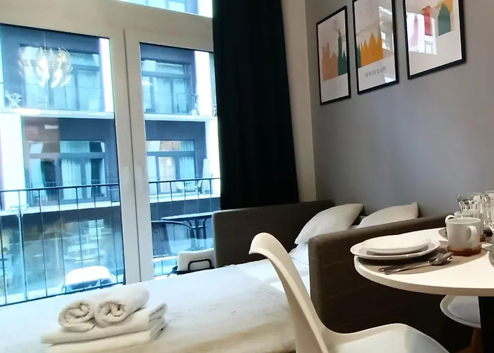 Droinvest Zarembowicza 33 Lotnisko Airport فروتسواف